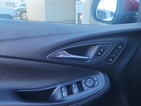 Used 2024 Buick Encore GX Avenir image 13