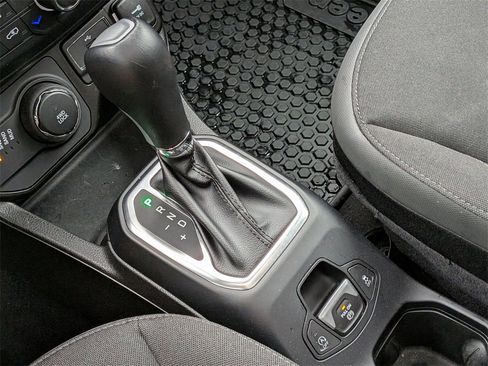 Used 2023 Jeep Renegade Latitude w/ Sun/Sound Group image 15