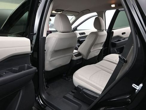 Used 2025 Nissan Pathfinder SV image 13