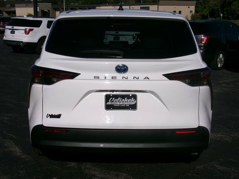 Used 2021 Toyota Sienna LE AWD/4WD image 5
