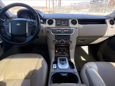 Used 2016 Land Rover LR4 HSE LUX image 16