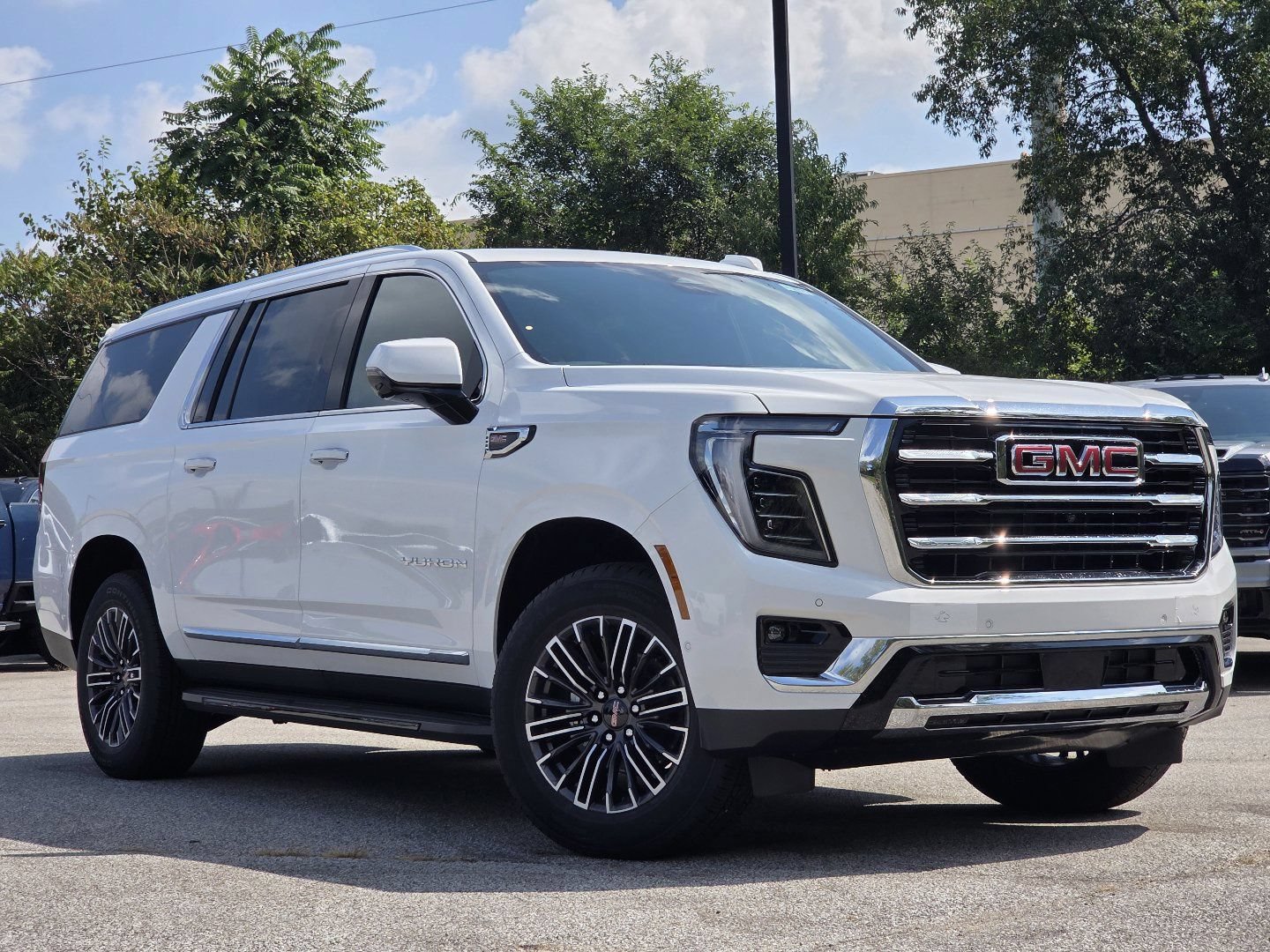 New 2026 GMC Yukon XL Elevation AWD/4WD image 3