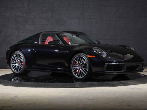 Used 2022 Porsche 911 Targa 4S AWD/4WD image 2