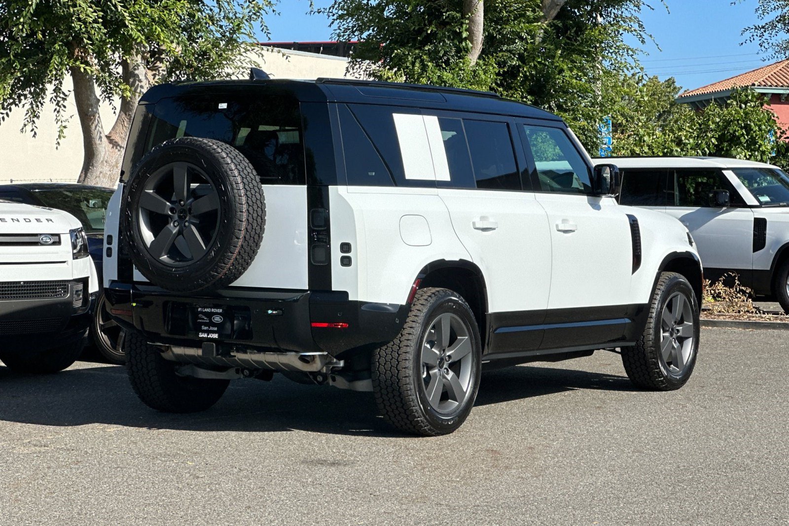 New 2026 Land Rover Defender 110 X-Dynamic SE AWD/4WD image 10
