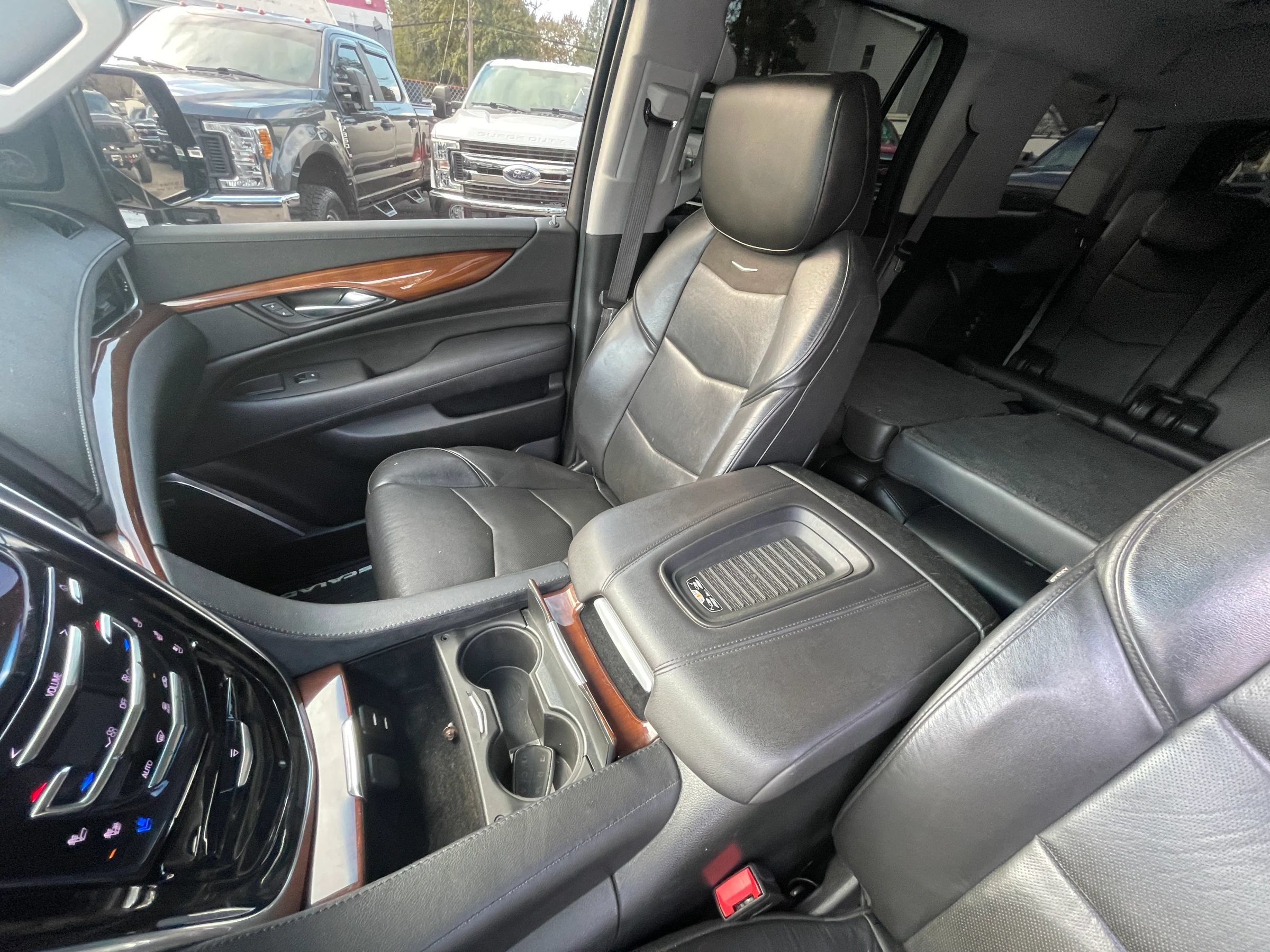 Used 2019 Cadillac Escalade Luxury AWD/4WD image 15