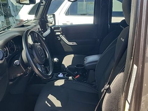 Used 2017 Jeep Wrangler Unlimited Rubicon w/ Connectivity Group AWD/4WD image 8