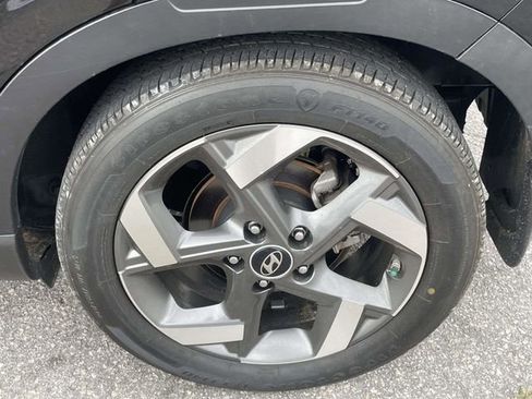 Used 2022 Hyundai Venue SEL FWD image 7