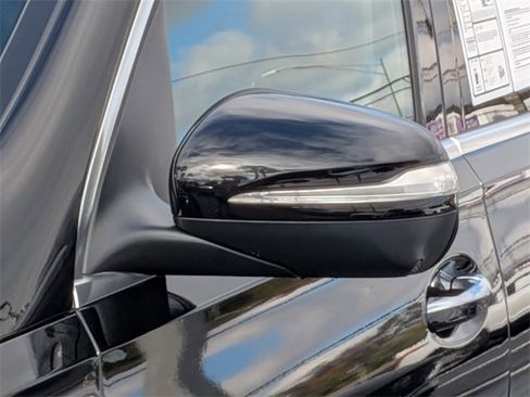 Used 2024 Mercedes-Benz GLS 450 4MATIC image 10