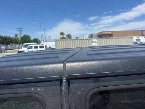 Used 2023 Jeep Gladiator Sport AWD/4WD image 9