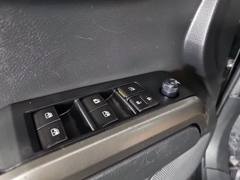 Used 2022 Toyota Tacoma SR5 w/ Technology Package RWD image 25