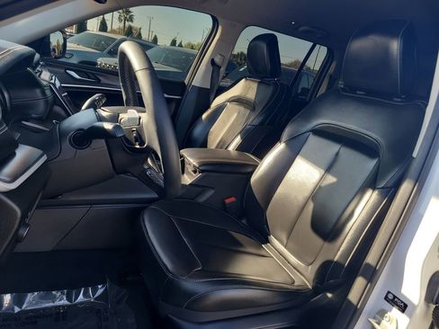 Used 2023 Jeep Grand Cherokee Limited image 18