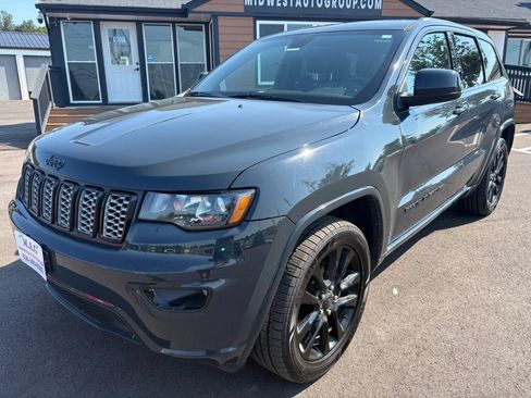 Used 2018 Jeep Grand Cherokee Altitude AWD/4WD image 2