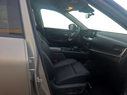 Used 2024 Nissan Rogue Platinum w/ Platinum Premium Package AWD/4WD image 15