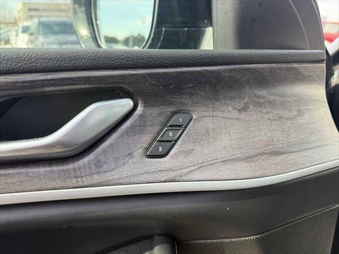 Certified 2024 Jeep Grand Cherokee Limited w/ Luxury Tech Group II image 12