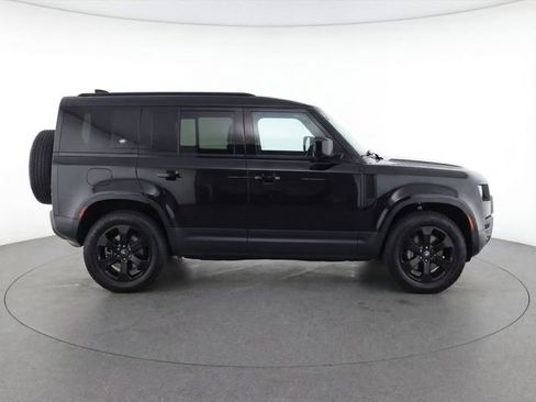 Used 2022 Land Rover Defender 110 X-Dynamic SE AWD/4WD image 8