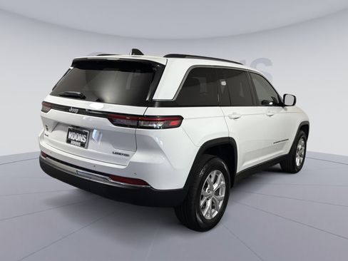 Used 2023 Jeep Grand Cherokee Limited AWD/4WD image 7