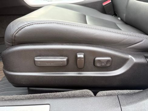 Used 2018 Acura TLX FWD image 16