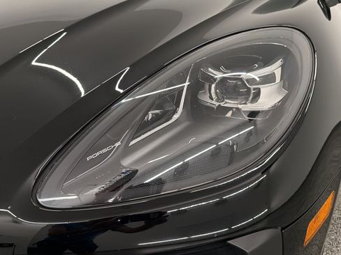 Used 2020 Porsche Macan AWD/4WD image 10