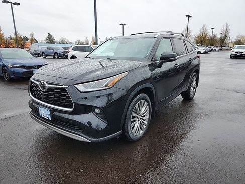 Used 2021 Toyota Highlander Platinum image 3
