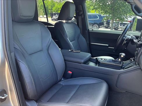 Used 2024 Lexus GX 550 w/ Cold Area Package AWD/4WD image 8