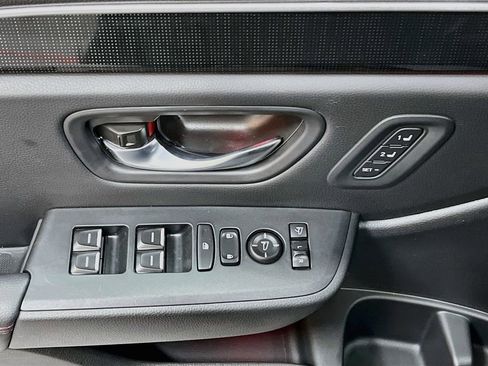 Used 2025 Honda Pilot Black Edition image 18