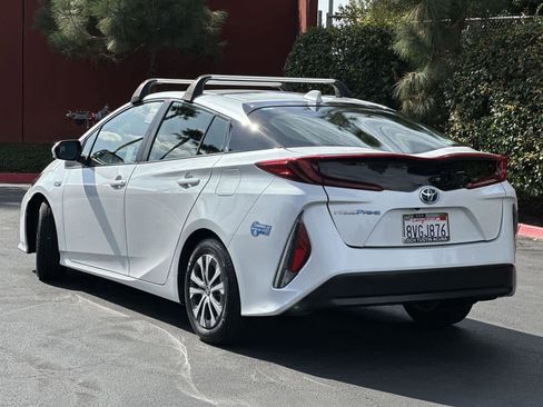 Used 2021 Toyota Prius Prime LE image 4