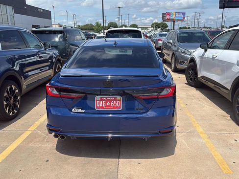 Used 2025 Toyota Camry XSE FWD image 9