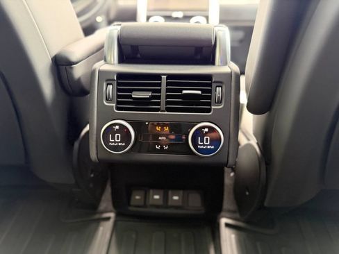 Used 2023 Land Rover Discovery HSE R-Dynamic AWD/4WD image 10