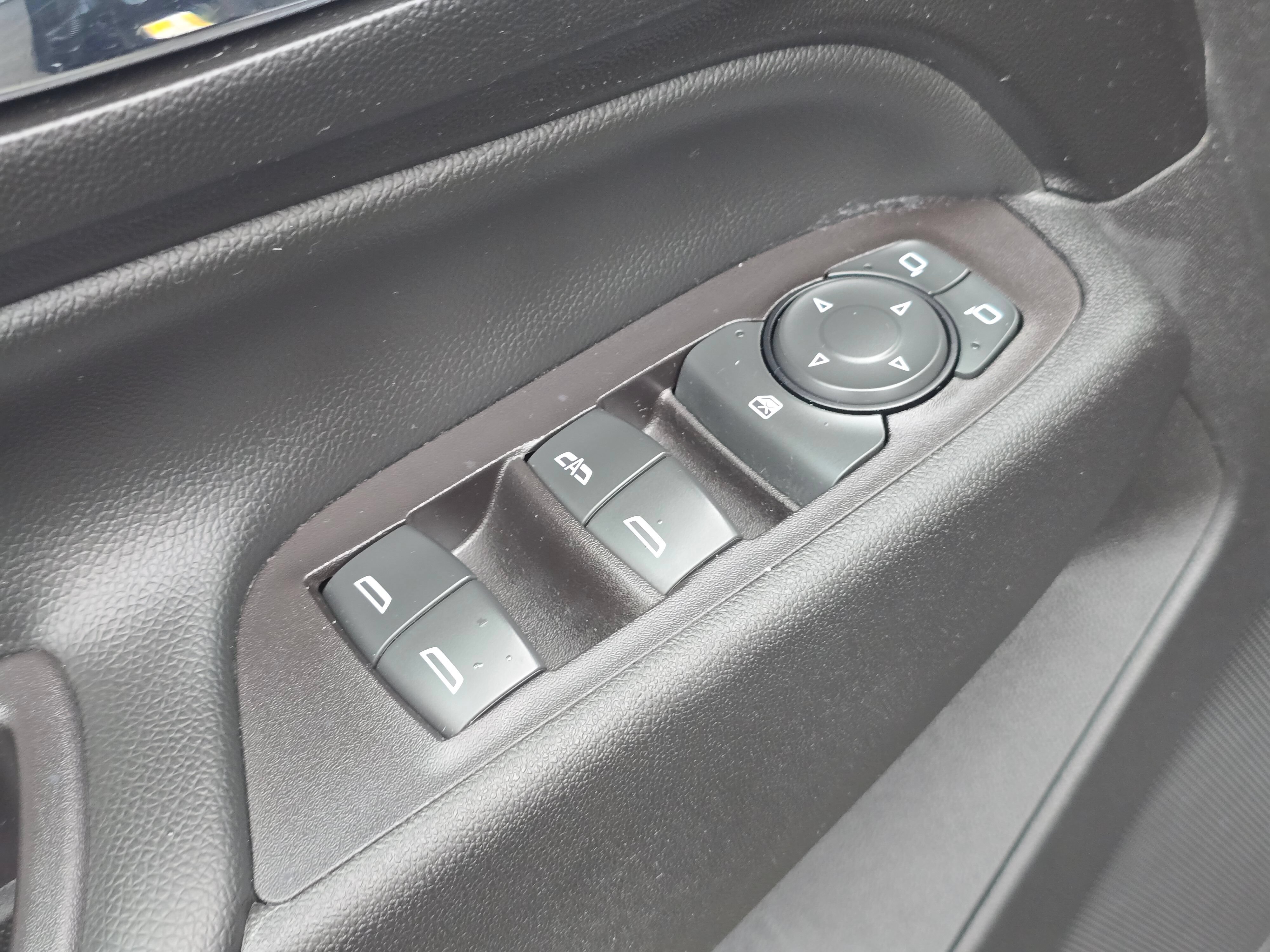 Used 2020 Chevrolet Equinox LT FWD image 23