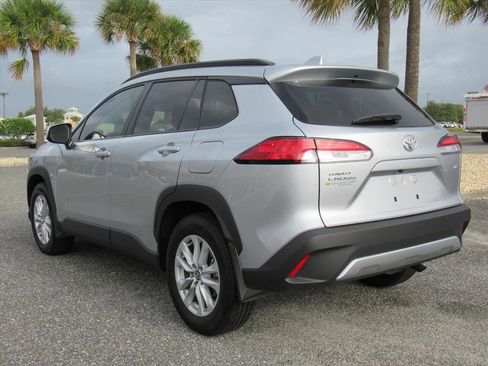 Used 2024 Toyota Corolla Cross LE image 4