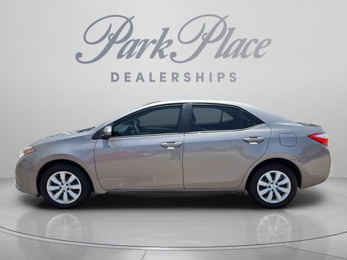 Used 2014 Toyota Corolla LE FWD image 2