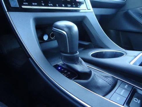 Used 2022 Toyota Avalon XLE image 29