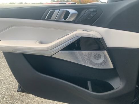 Used 2023 BMW X7 M60i w/ Executive Package image 18