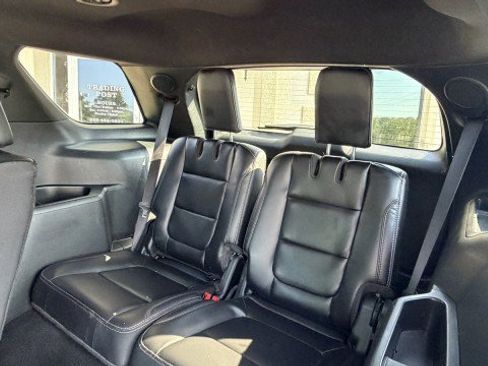 Used 2019 Ford Explorer Limited w/ Class III Trailer Tow Package FWD image 9