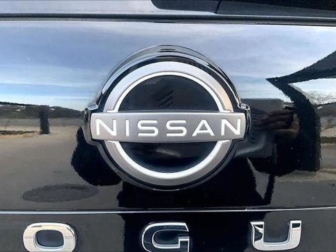 Certified 2023 Nissan Rogue SV image 30