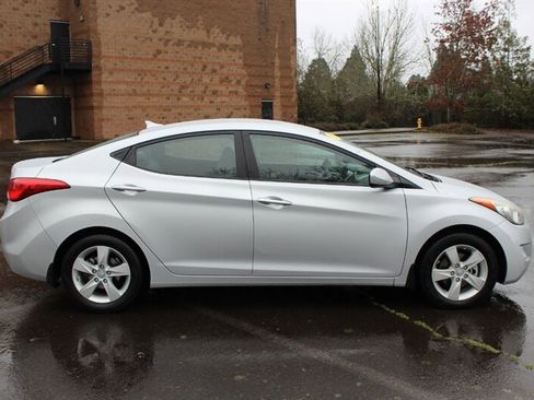 Used 2013 Hyundai Elantra GLS w/ Preferred Pkg image 5