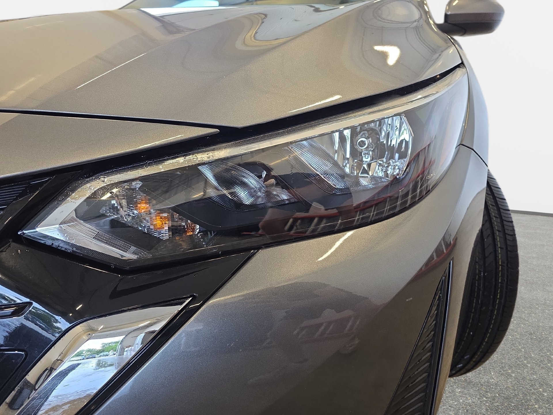 Used 2025 Nissan Sentra SV FWD image 14