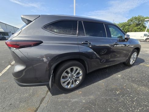 Used 2024 Toyota Highlander Limited AWD/4WD image 8
