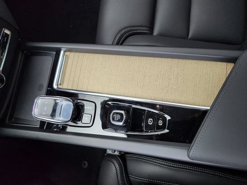 New 2026 Volvo XC60 B5 Ultra w/ Climate Package AWD/4WD image 34