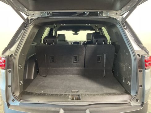 Used 2023 Chevrolet Traverse RS FWD image 21