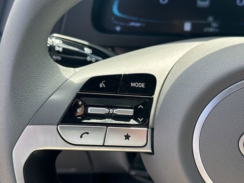 Used 2025 Hyundai Elantra SE image 24