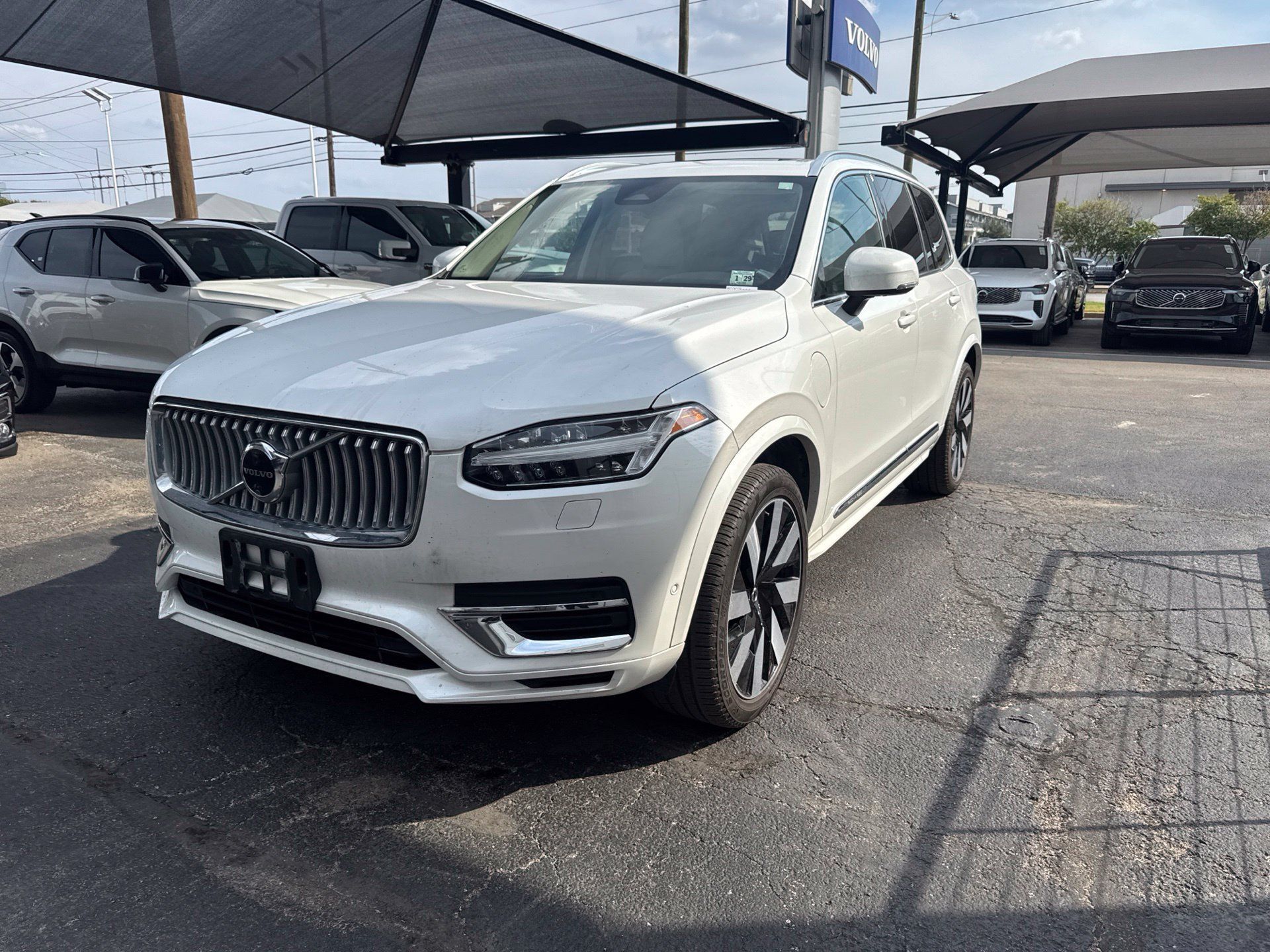 Used 2024 Volvo XC90 T8 Plus w/ Protection Package Premier AWD/4WD image 1