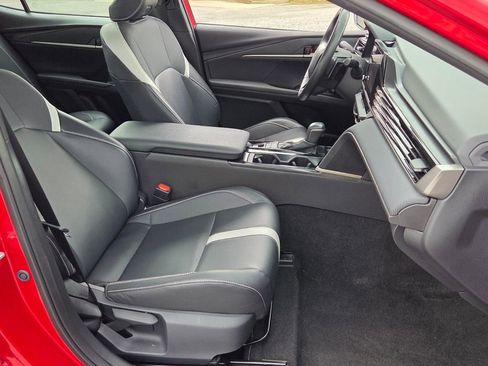 Used 2025 Toyota Camry SE image 15