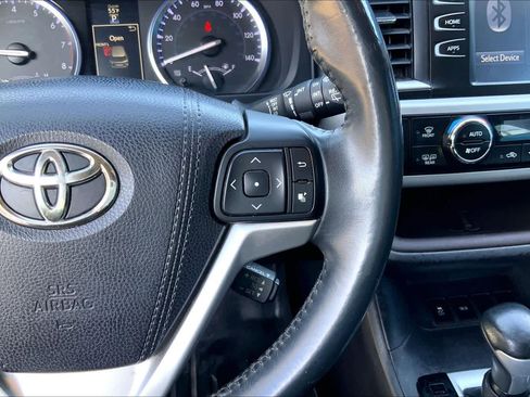 Used 2016 Toyota Highlander XLE image 23