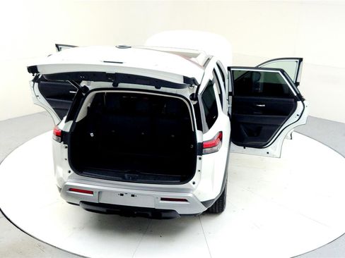 Used 2023 Nissan Pathfinder SL w/ SL Premium Package image 23