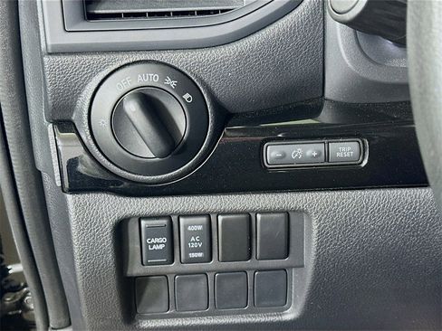 Used 2024 Nissan Titan SV w/ SV Convenience Package image 20