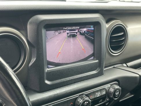 Used 2018 Jeep Wrangler Unlimited Sport S image 33