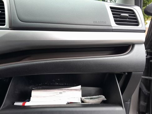 Used 2017 Toyota Highlander XLE AWD/4WD image 48