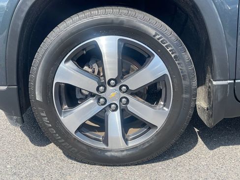 Used 2020 Chevrolet Traverse LT w/ LT Premium Package AWD/4WD image 9