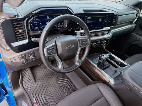 Used 2025 Chevrolet Silverado 1500 LT Trail Boss AWD/4WD image 9
